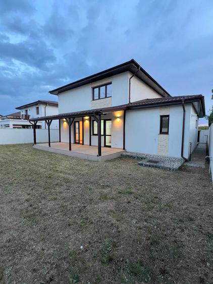 Casă cu 4 camere în Brănești