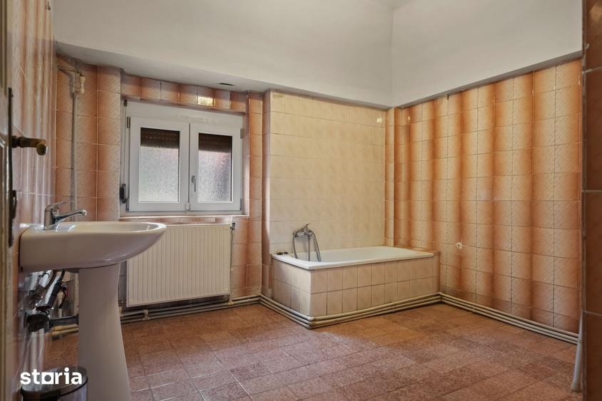 Casă cu 7 camere cu Teren 330 Mp în Dorobanți