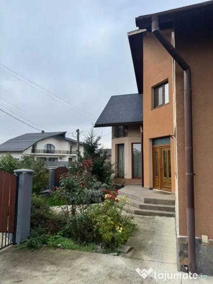 Casă cu 5 camere cu Teren 1000 Mp în Săsar