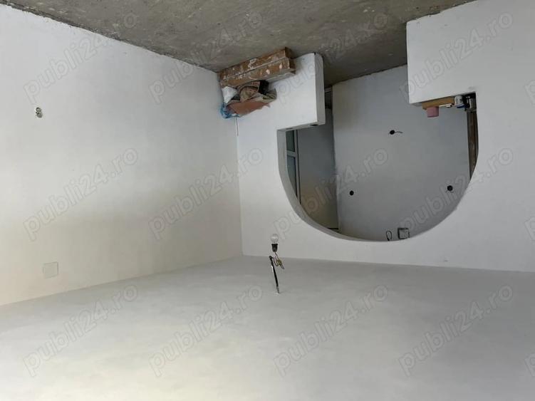 Casă cu 7 camere cu Teren 2650 Mp în Colțești