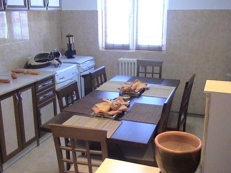 apartament 2 camere de inchiriat piata Cetate Alba Iulia - 1