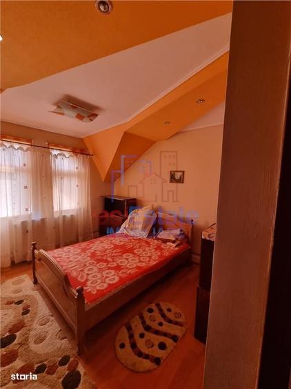 Casă cu 4 camere în Valea Adâncă
