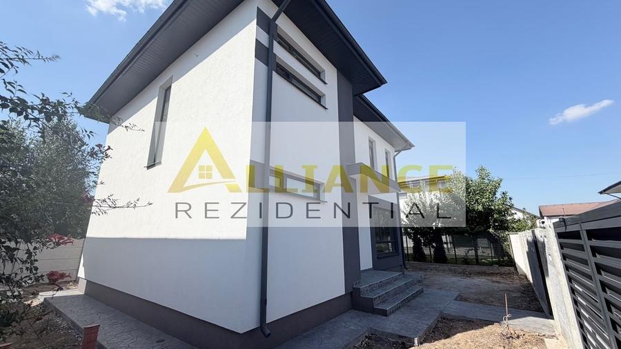 Casă individuală cu 4 camere cu Canalizare în Berceni