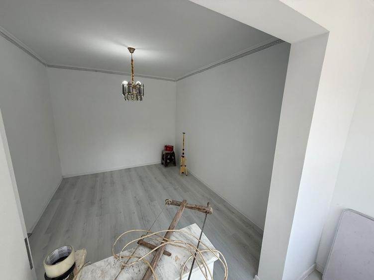 Apartament cu 3 camere semidecomandat în Tomis Nord