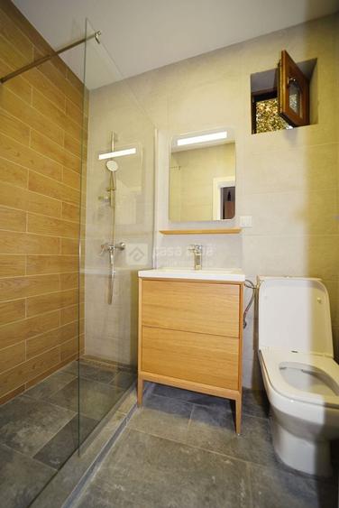 Casă individuală cu 4 camere cu Canalizare în Tătărași