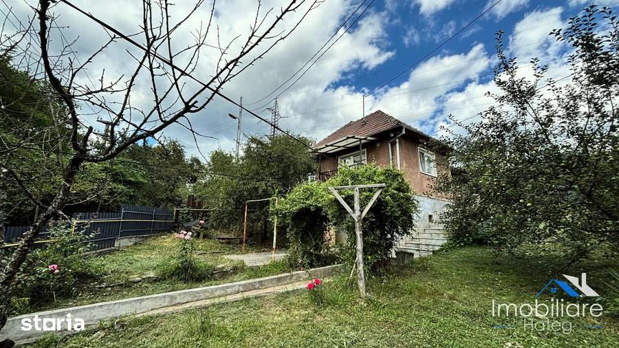 Casă cu 3 camere cu Teren 389 Mp în Petros