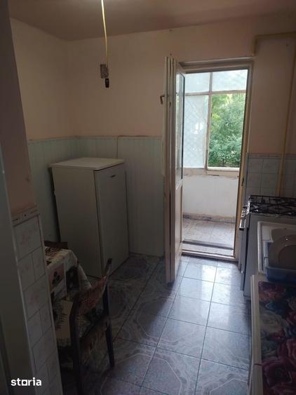 Apartament cu 3 camere decomandat în Cornișa