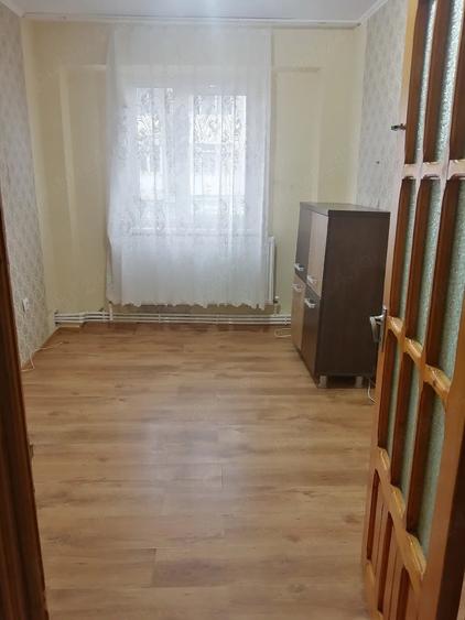 Apartament cu 4 camere decomandat în Viziru 3