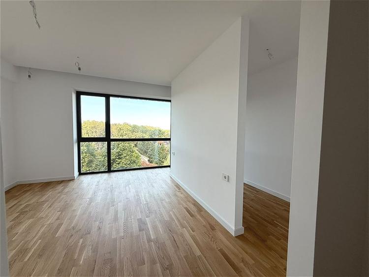 Apartament cu 3 camere semidecomandat în Pipera