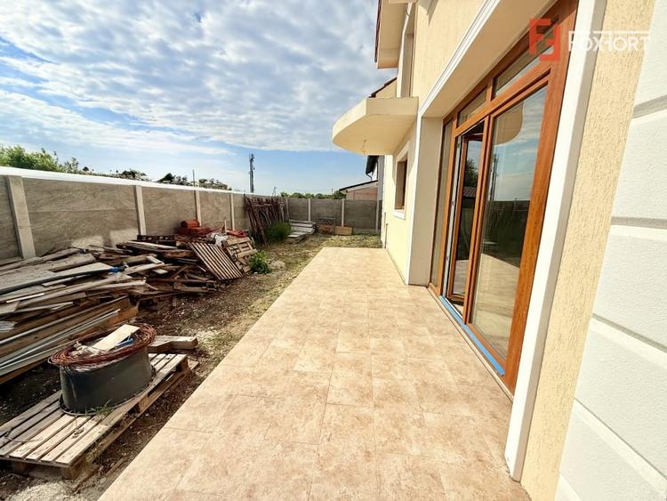 Casă individuală cu 4 camere cu Canalizare în Sânandrei