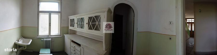 Casă cu 6 camere cu Teren 284 Mp în Central