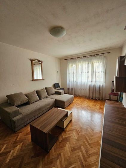 Apartament cu 3 camere decomandat în Între Lacuri