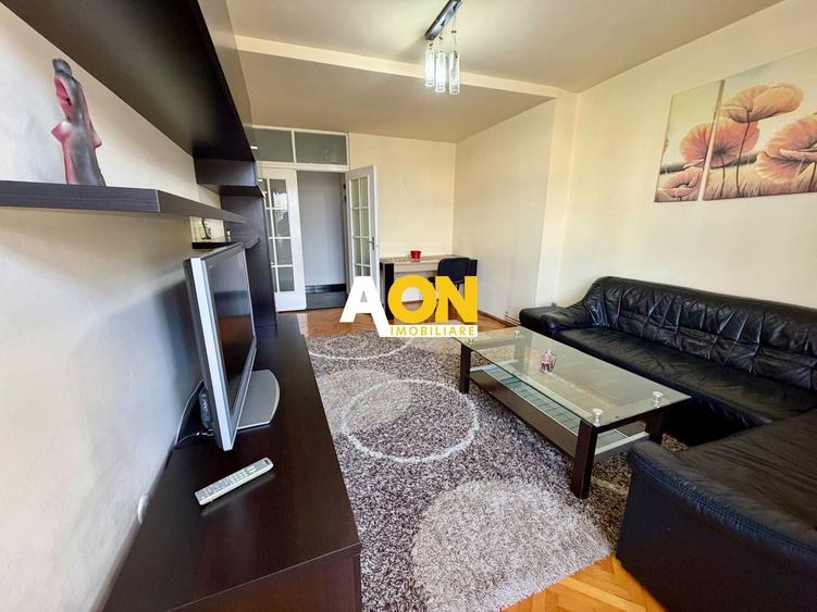 Apartament cu 4 camere decomandat, mobilat în Central