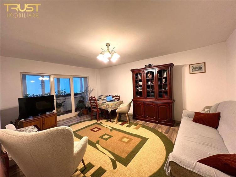 Apartament cu 4 camere decomandat în Central