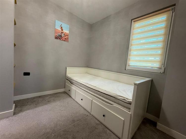 Apartament cu 3 camere decomandat, mobilat în Podu Roș