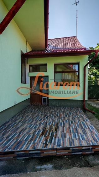 Casă individuală cu 12 camere cu Canalizare în Vulcan