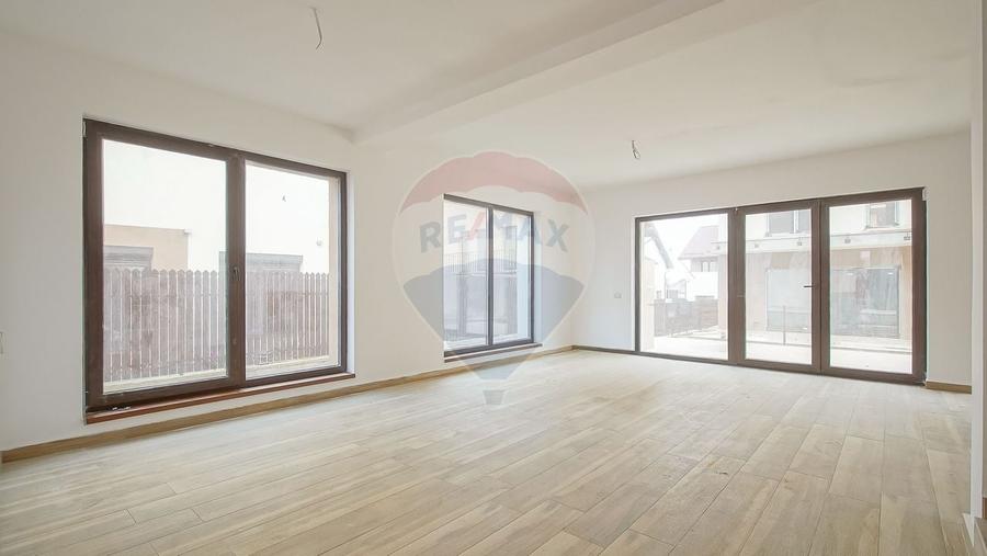Duplex cu 4 camere cu Teren 250 Mp în Sud-Est