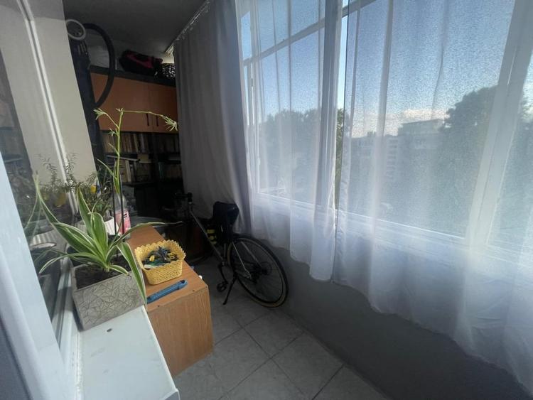 Apartament cu 3 camere semidecomandat, mobilat în Valea Rosie