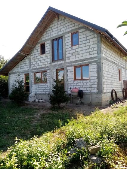 Casă cu 6 camere cu Teren 1550 Mp în Voinești