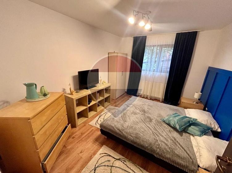 Apartament cu 3 camere decomandat, mobilat în Valea Roșie