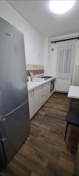Garsonieră decomandată în Roșu