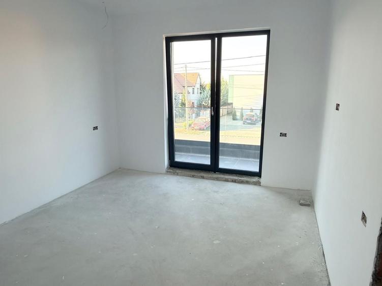 Duplex cu 4 camere cu Canalizare în Dumbrăvița
