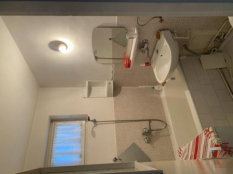 Apartament cu 3 camere semidecomandat în Central