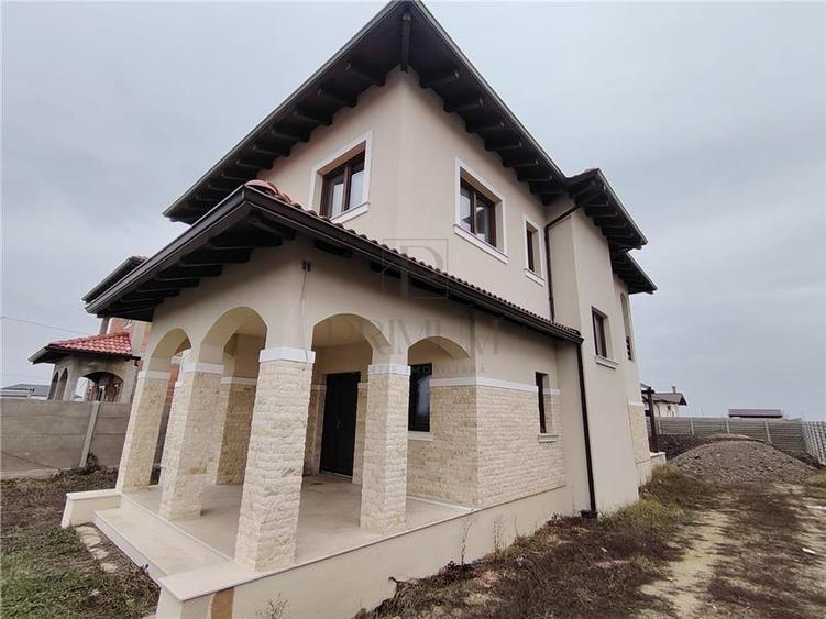 Casă individuală cu 4 camere cu Canalizare în Moșnița Nouă