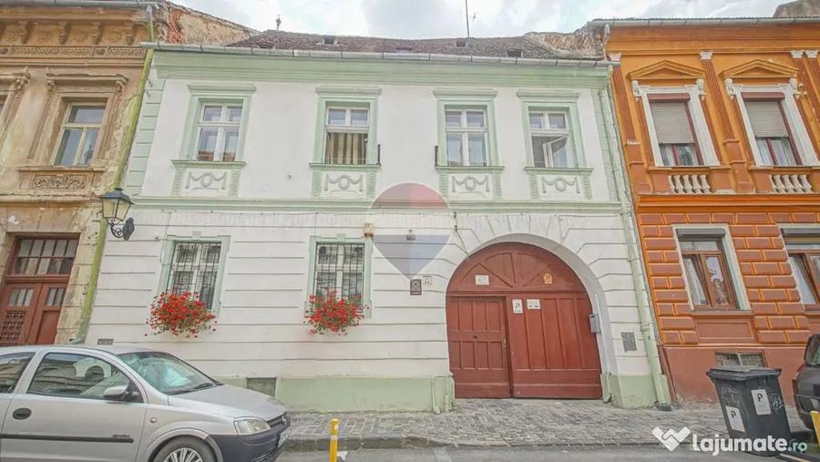 Apartament cu 3 camere decomandat în Centrul Istoric