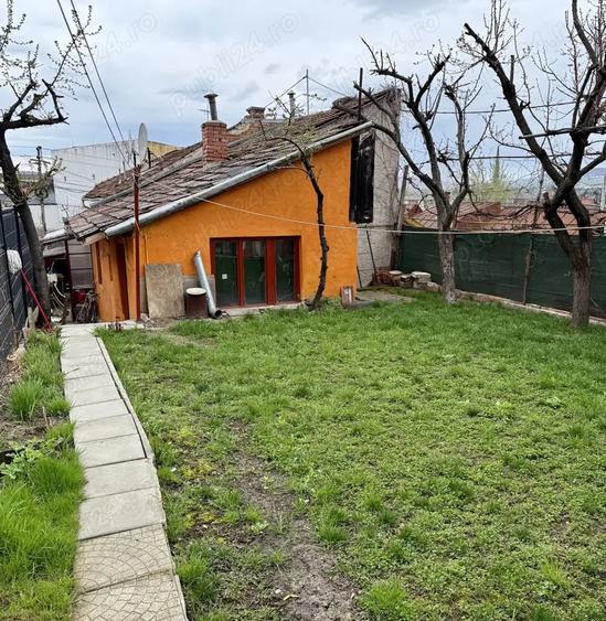 Casă cu 3 camere în Central