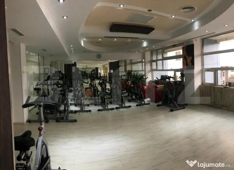 Spațiu comercial, de 290 mp, în Micro 3