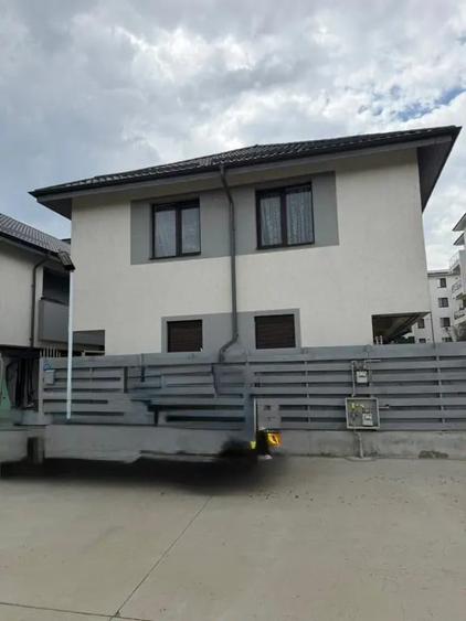 Casă cu 3 camere în Central