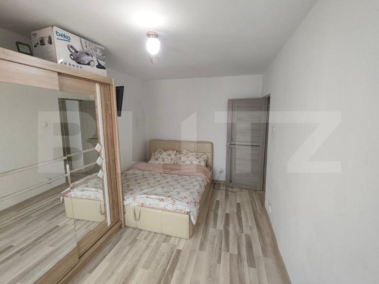 Apartament cu 3 camere decomandat, mobilat în Micro 6