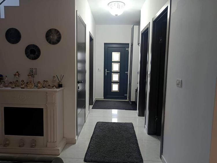 Duplex cu 4 camere cu Canalizare în Dumbrăvița