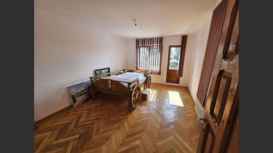 Casă cu 10 camere cu Canalizare în Cordun