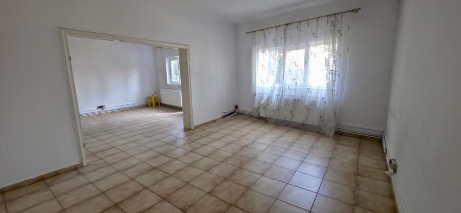 Apartament cu 3 camere nedecomandat în Calea Călărașilor
