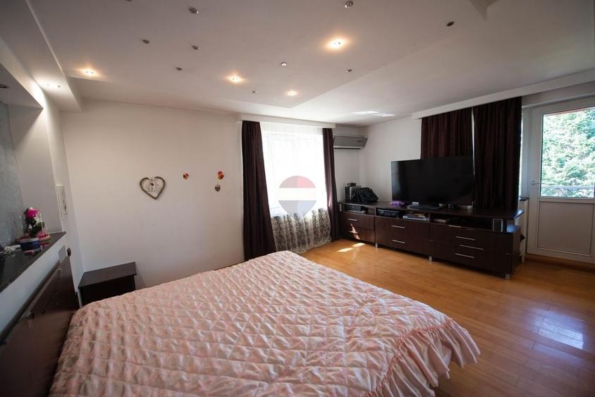 Casă individuală cu 9 camere cu Teren 1200 Mp în Cornetu