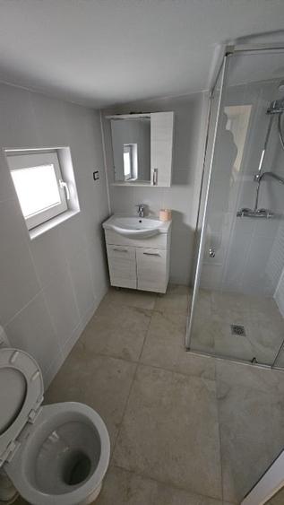 Casă individuală cu 5 camere cu Canalizare în Central
