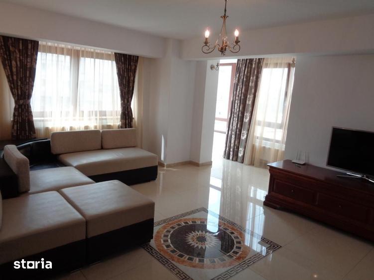 Apartament cu 3 camere decomandat în Calea București