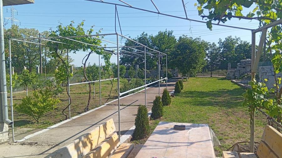 Casă cu 4 camere cu Canalizare în Albina