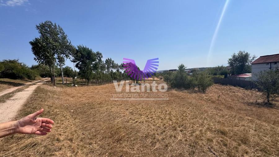 Teren intravilan de 3500 mp, în Sud