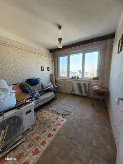 Apartament cu 4 camere semidecomandat în Hipodrom