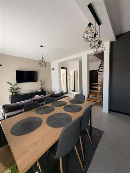 Duplex cu 4 camere cu Canalizare în Plopi