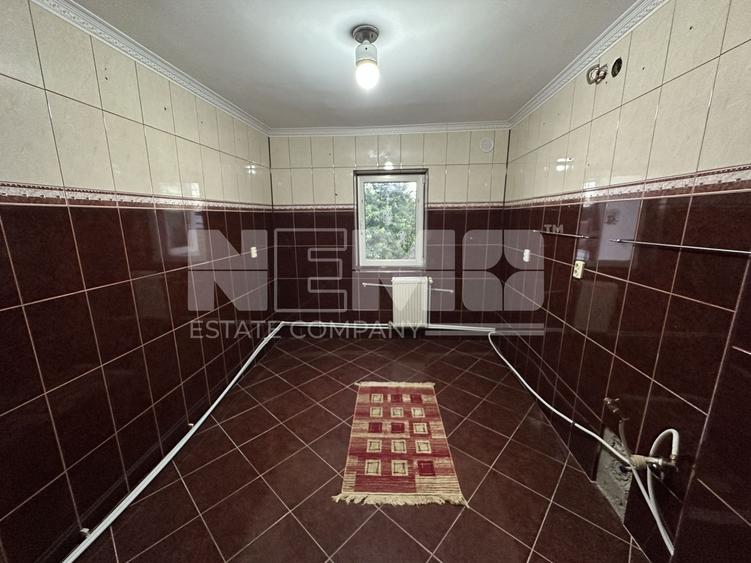 Apartament cu 3 camere semidecomandat în Central