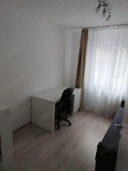 Apartament cu 3 camere decomandat în Exterior Vest