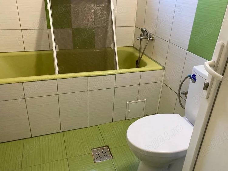 Apartament cu 3 camere decomandat în Merișani