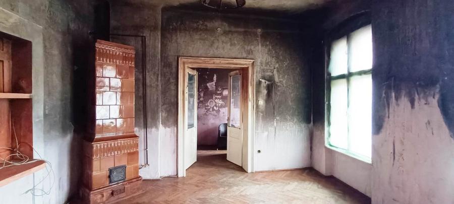 Apartament cu 4 camere semidecomandat în Central
