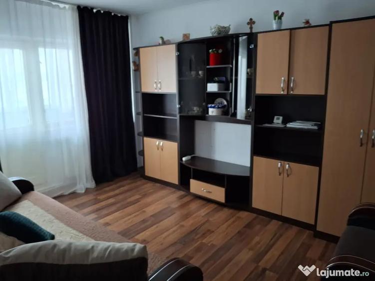 Apartament cu 2 camere decomandat în Valea Aurie
