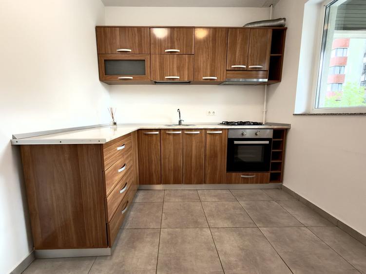 Apartament cu 2 camere semidecomandat, mobilat în Pipera