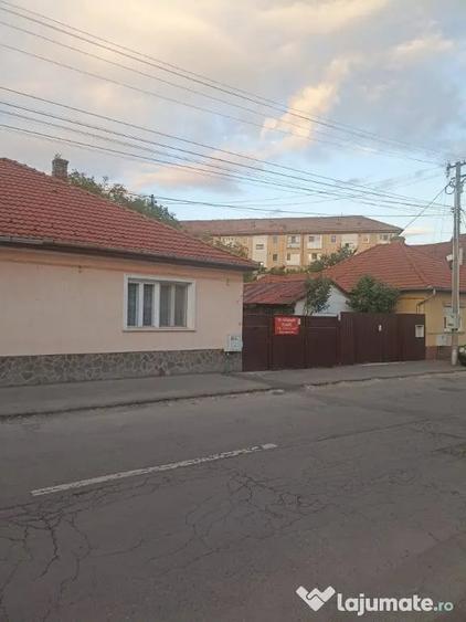 Casă cu 2 camere cu Teren 625 Mp în Central